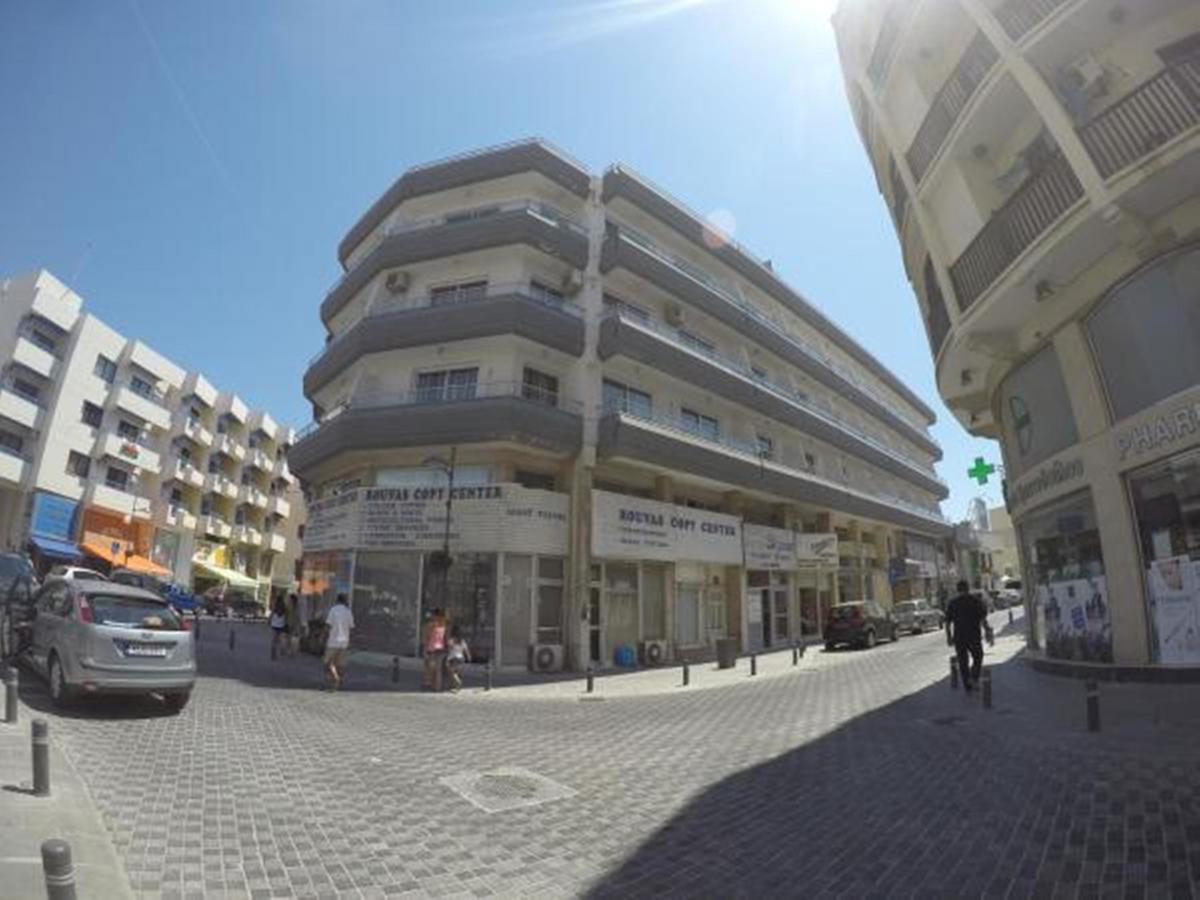 Les Palmiers Petrou Apartments Larnaca Exteriör bild